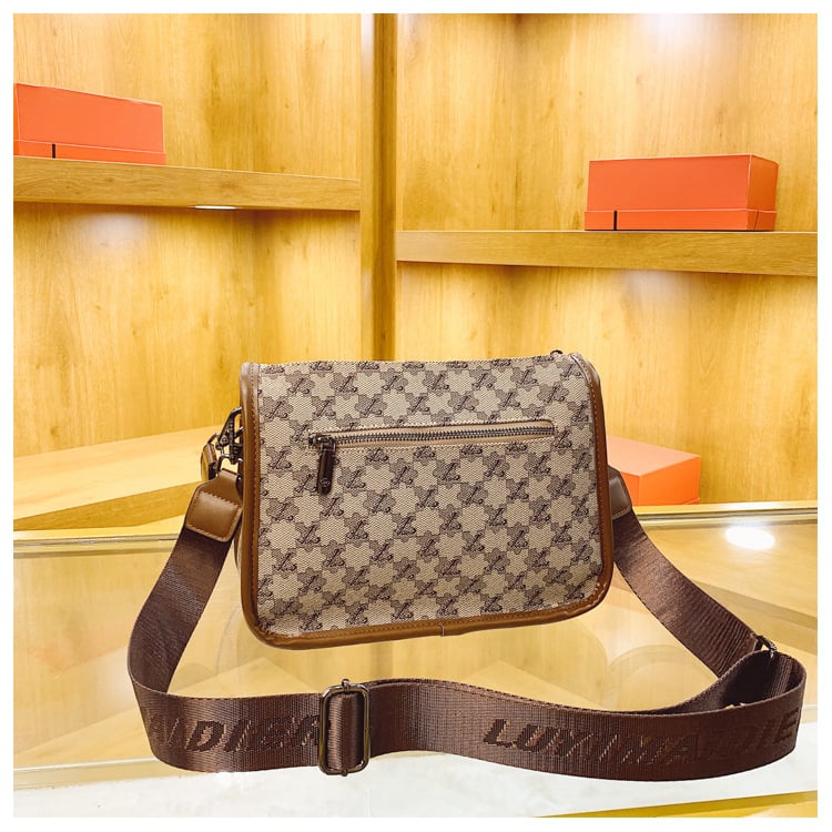 Fashionable And Trendy Crossbody Bag