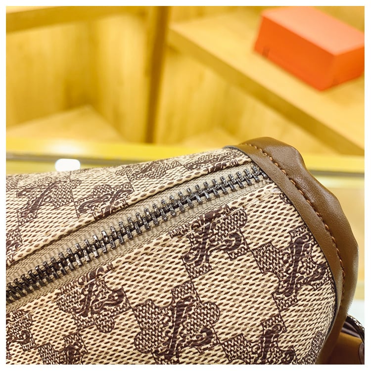 Fashionable And Trendy Crossbody Bag