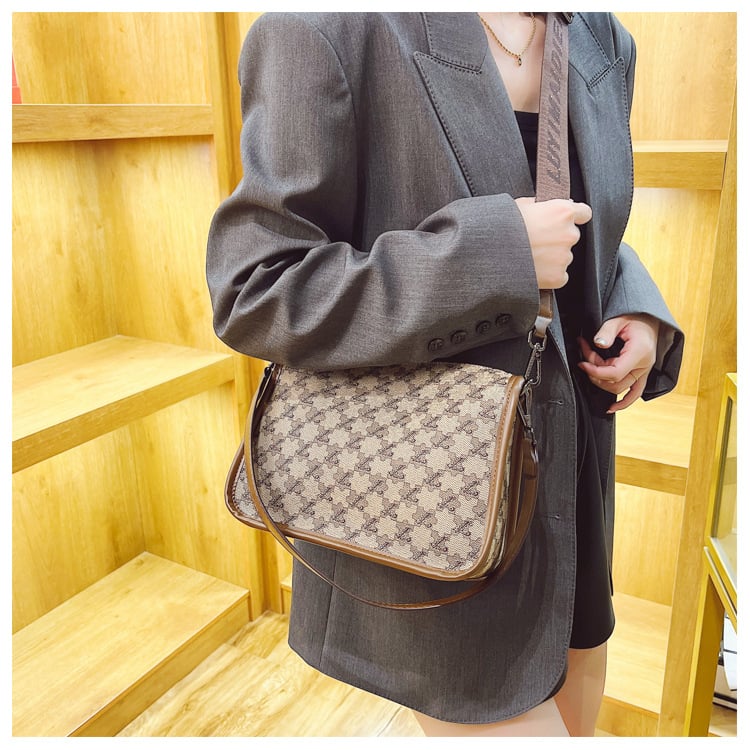 Fashionable And Trendy Crossbody Bag