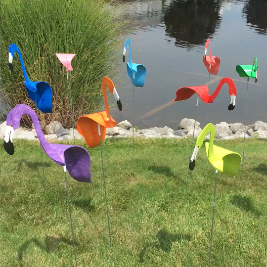 𦩠Swirl Bird 𦩠A whimsical and dynamic bird that spins with the slight garden breeze