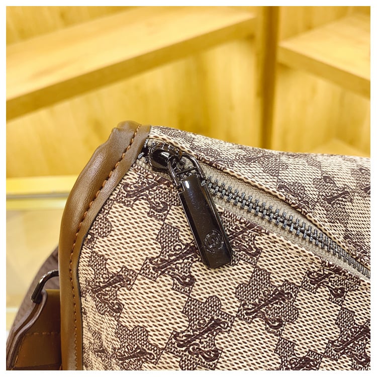 Fashionable And Trendy Crossbody Bag