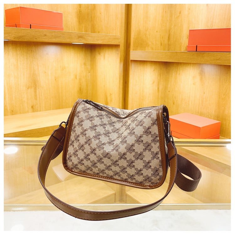 Fashionable And Trendy Crossbody Bag