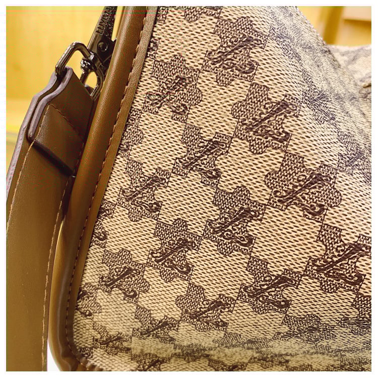 Fashionable And Trendy Crossbody Bag