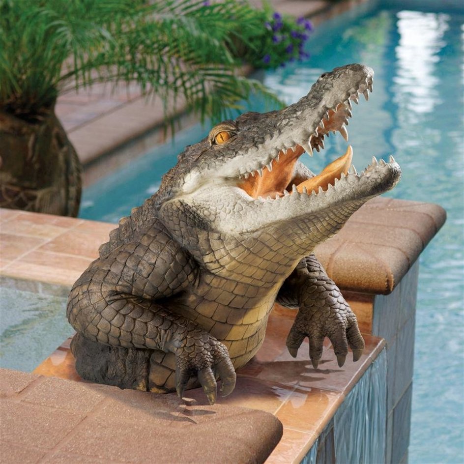 Garden Swamp Gator Statue