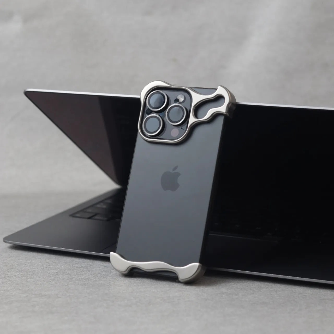 2024 new Special-shaped metal corner pad for iPhone