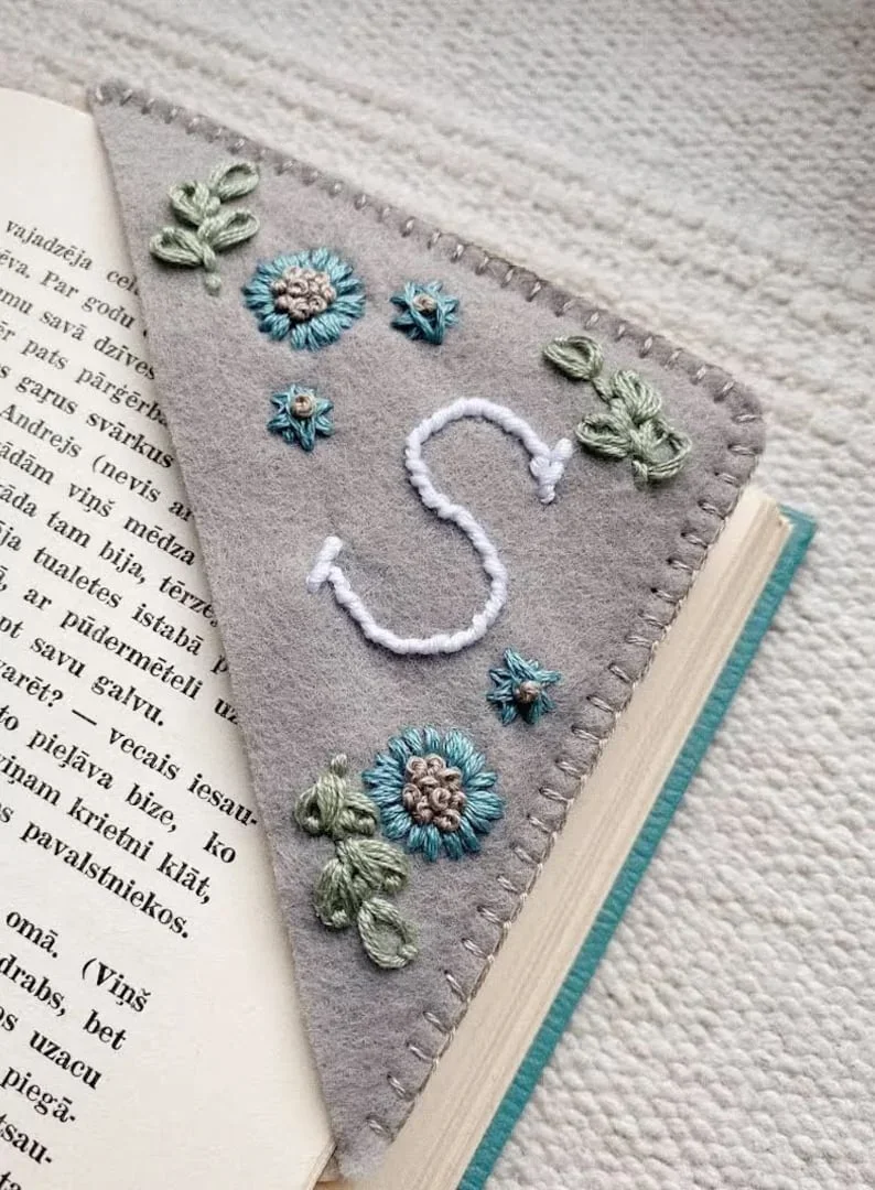 $9.99🔖Personalized Hand Embroidered Corner Bookmark Pattern