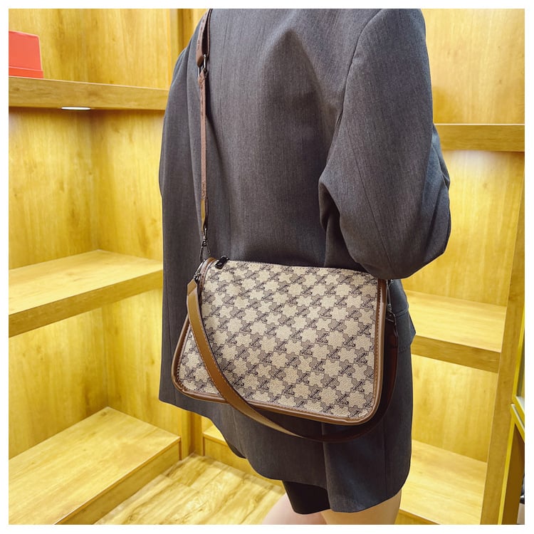 Fashionable And Trendy Crossbody Bag
