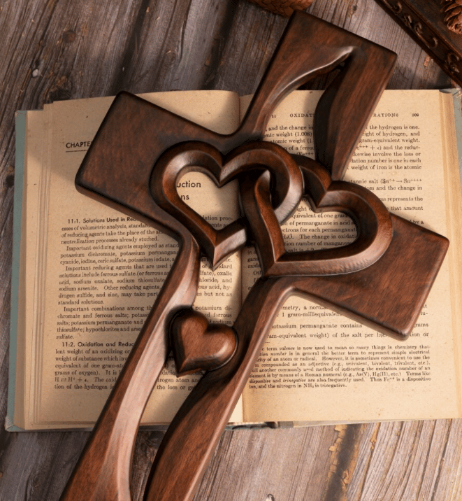 Intertwined Heart Wooden Cross(6.3*9.8 in)